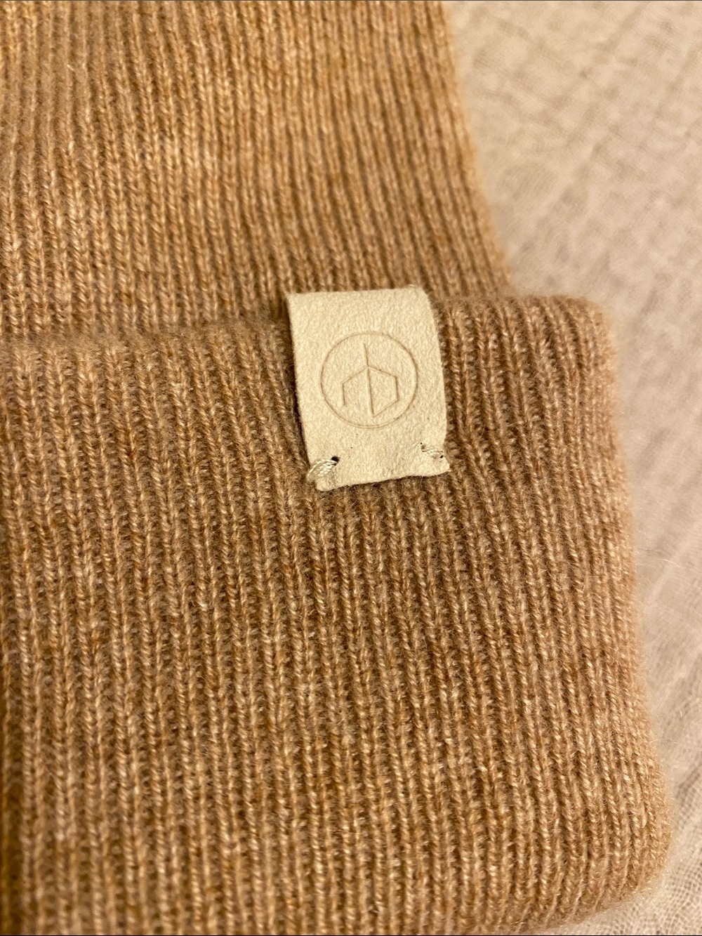 Rag & Bone Cashmere Tan Knit Beanie Hat . - Picture 3 of 6